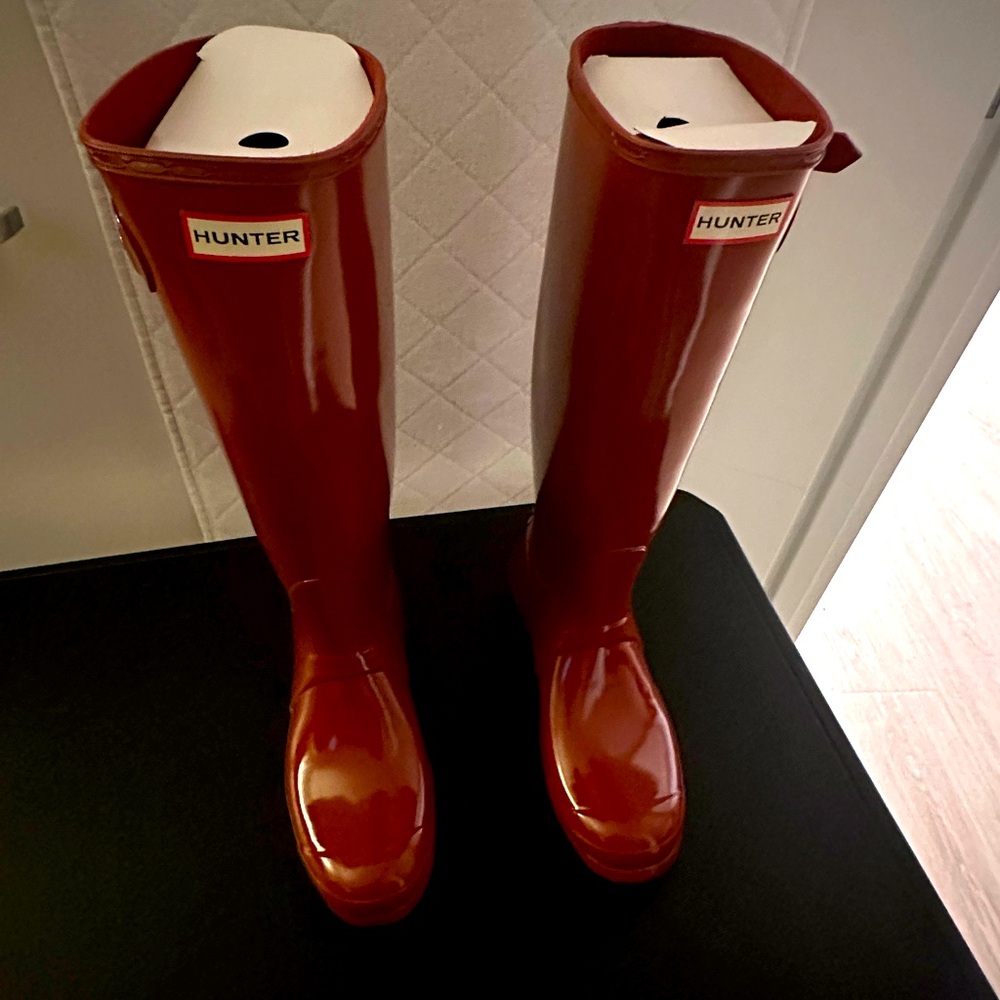 I’m selling my almost new Hunter Rain Boots